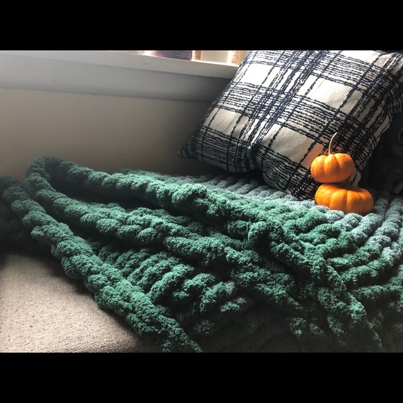 Hand knit chunky blanket - Picture 1 of 3
